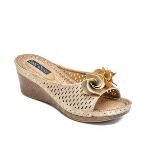 Good Choice Womens 7 M Gold Juliet Flower Slip On Wedge Sandals NIB KW5